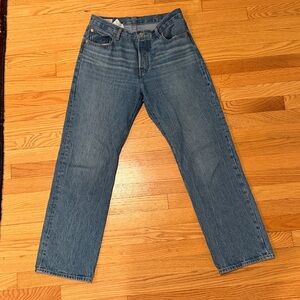 Levi's Straight Leg Women's Jeans in Medium Blue Wash